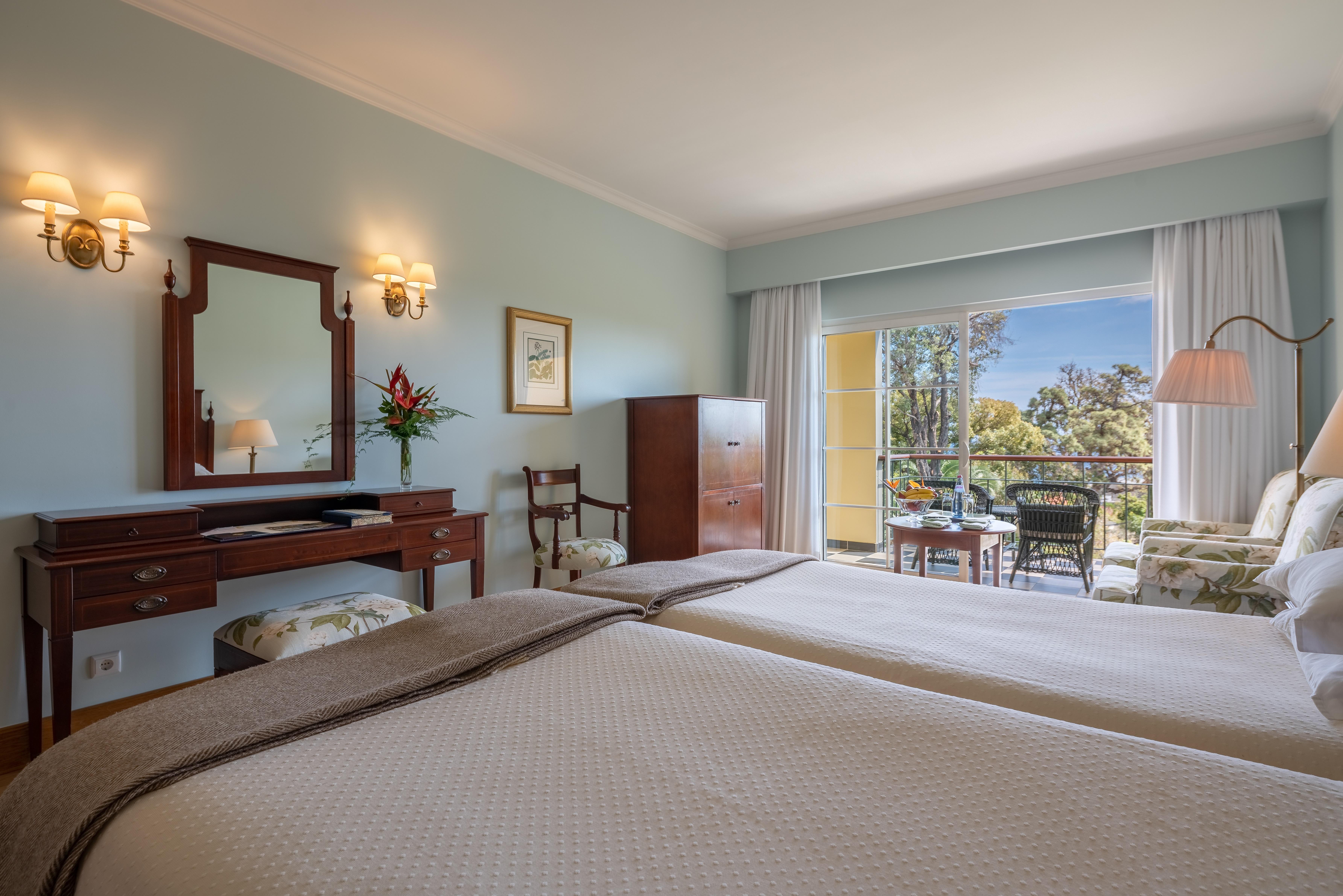 Quinta Jardins Do Lago Funchal  Exterior photo A room at the hotel